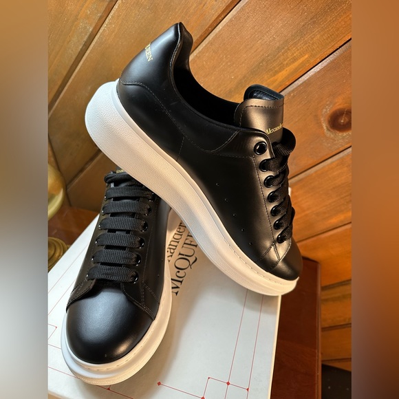 Meet your Posher, Cesar - Picture 1 of 1